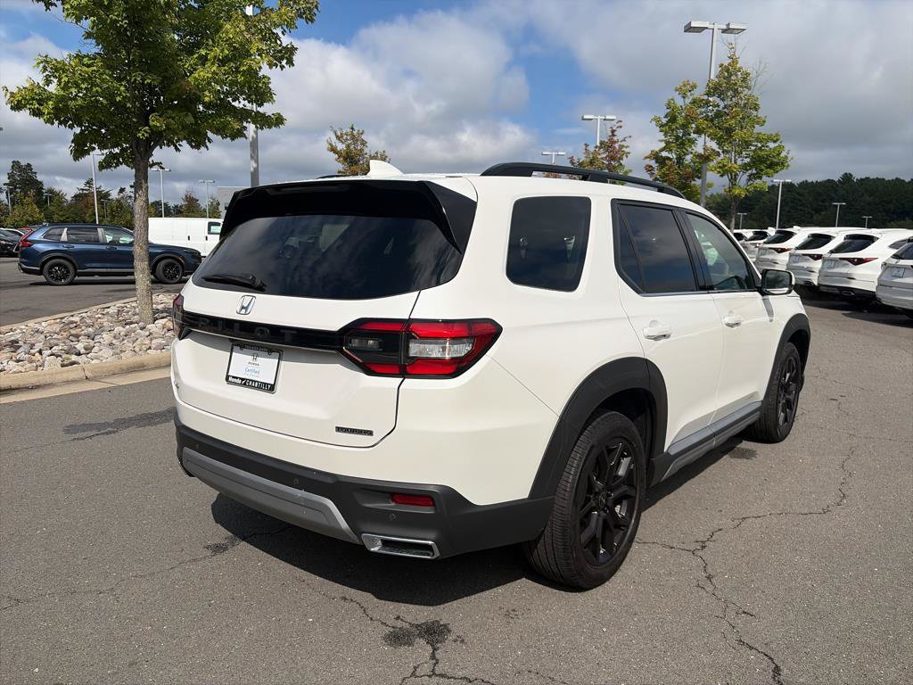 Certified 2025 Honda Pilot Touring image 7