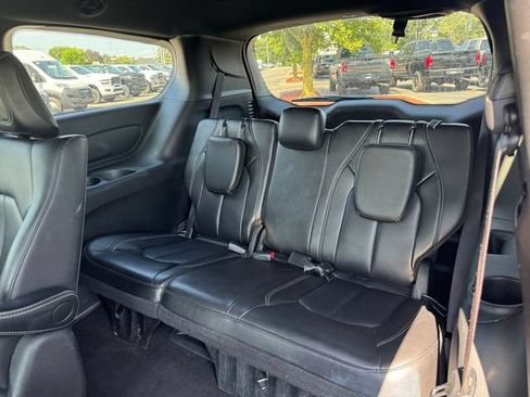 Certified 2024 Chrysler Pacifica Limited FWD image 19