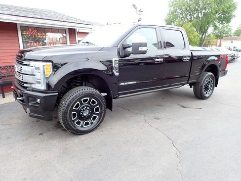 Used 2019 Ford F250 Platinum w/ Platinum Ultimate Package AWD/4WD image 3