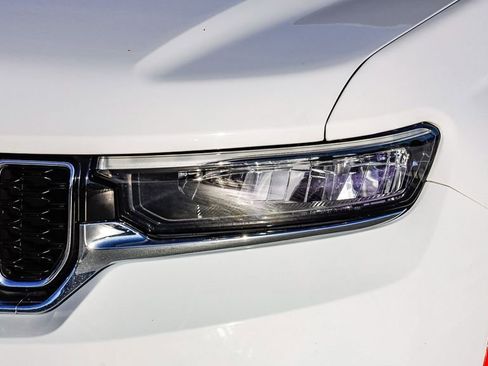 Used 2023 Jeep Grand Cherokee Limited w/ Luxury Tech Group II image 5