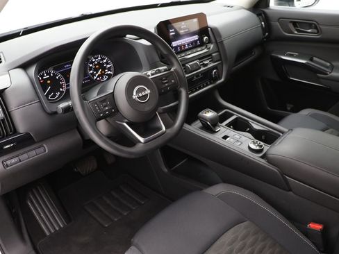 Used 2024 Nissan Pathfinder S image 14