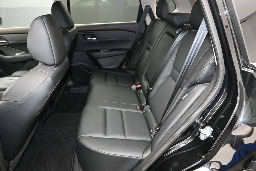 Certified 2023 Nissan Rogue SV w/ SV Premium B Package AWD/4WD image 17