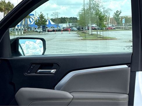 Used 2024 Chevrolet Colorado ZR2 AWD/4WD image 16