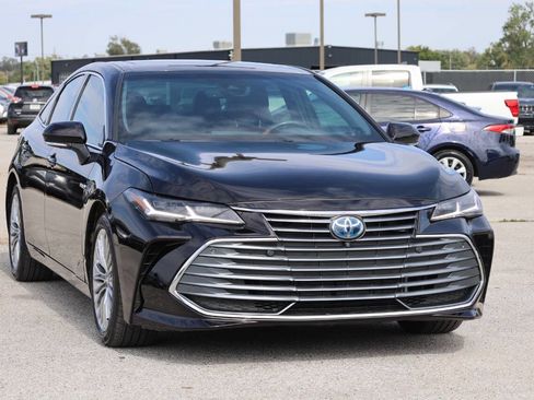 Used 2020 Toyota Avalon Limited image 4
