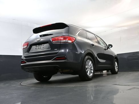 Used 2017 Kia Sorento FWD w/ LX Convenience Package image 23