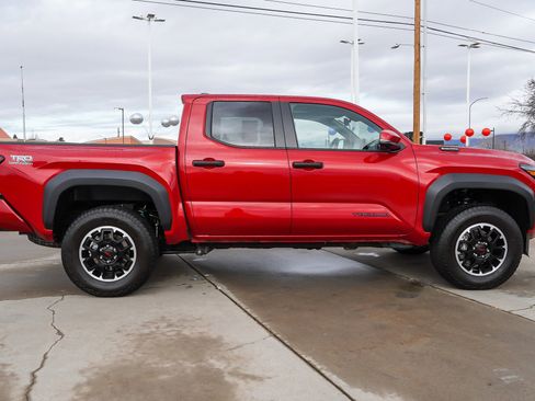Used 2025 Toyota Tacoma TRD Off-Road image 9