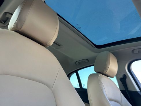 Used 2017 Jaguar XE image 24