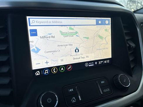 Used 2023 GMC Acadia SLT w/ Technology Package image 14