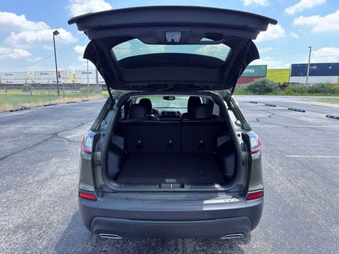 Used 2021 Jeep Cherokee Latitude Lux FWD image 22