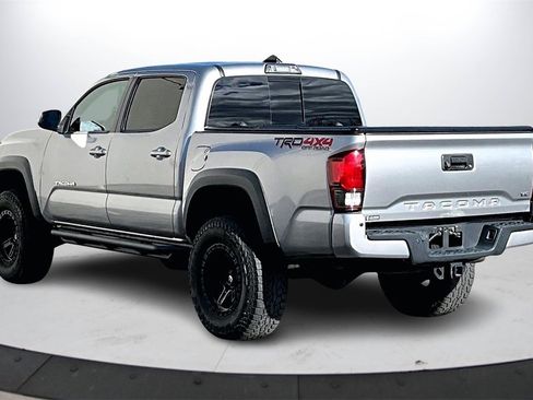 Used 2019 Toyota Tacoma TRD Off-Road w/ Technology Package image 6