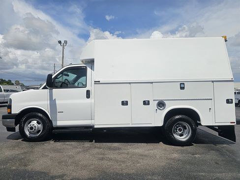 Used 2018 GMC Savana 3500 w/ Power Convenience Package RWD image 8