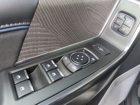 Used 2025 Ford F250 Platinum w/ FX4 Off-Road Package image 78