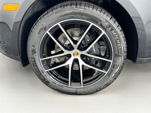 New 2026 Porsche Macan image 33