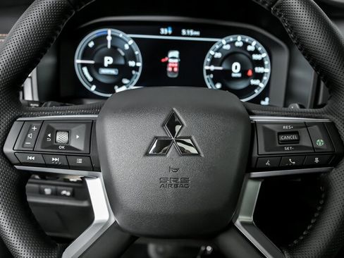 New 2025 Mitsubishi Outlander SEL image 18