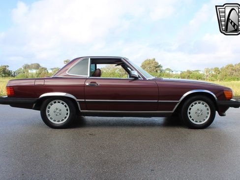 Used 1987 Mercedes-Benz 560 SL image 2