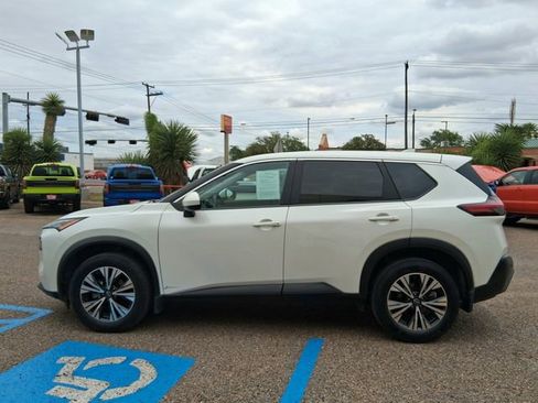 Used 2023 Nissan Rogue SV image 3