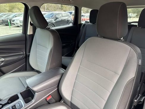 Used 2019 Ford Escape S image 10