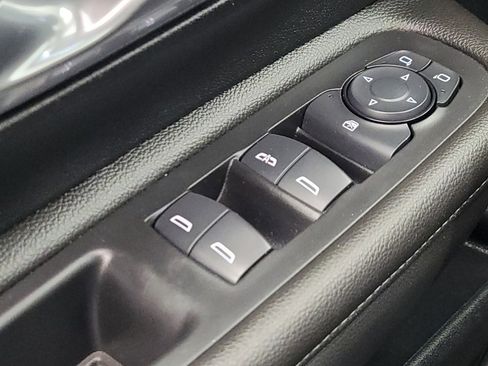 Used 2024 GMC Terrain SLE image 27