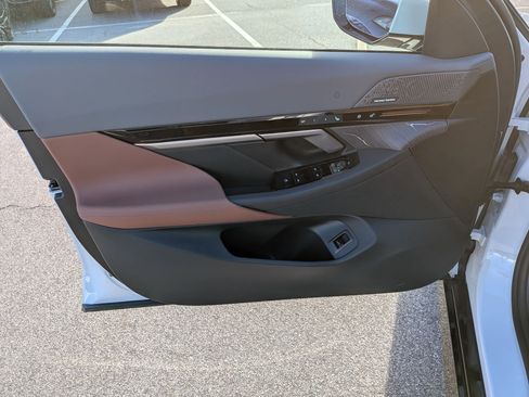 New 2026 BMW 530i xDrive w/ M Sport Package image 11