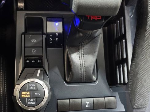 Used 2024 Toyota Tacoma TRD Off-Road image 31