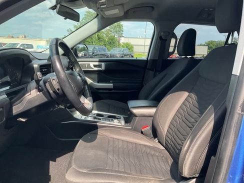 Used 2021 Ford Explorer XLT w/ Class III Trailer Tow Package AWD/4WD image 2