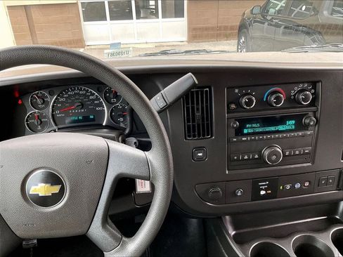 Used 2025 Chevrolet Express 3500 LT w/ LT Preferred Equipment Group RWD image 18