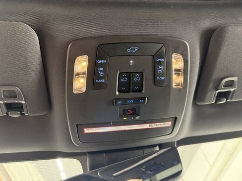 Certified 2021 Toyota Sienna Platinum image 22