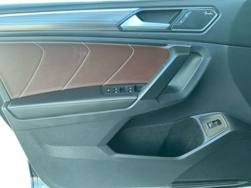 Used 2022 Volkswagen Tiguan SEL R-Line image 23