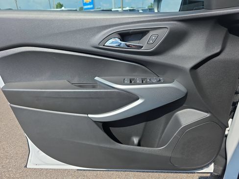 New 2026 Chevrolet Trax RS w/ Sunroof Package FWD image 17
