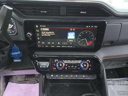 Used 2025 GMC Sierra 2500 AT4 w/ AT4 Premium Plus Package image 15