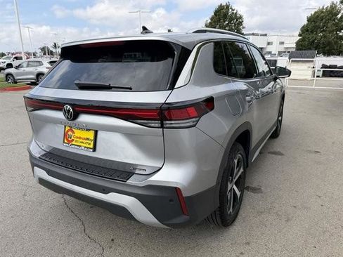 New 2025 Volkswagen Tiguan SE image 6