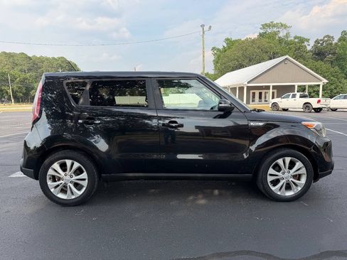 Used 2014 Kia Soul + FWD image 9