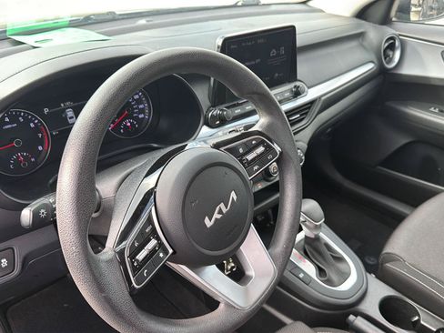 Used 2023 Kia Forte LXS w/ LXS Technology Package FWD image 8
