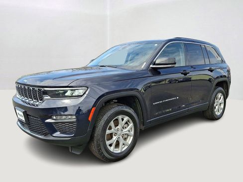 Used 2023 Jeep Grand Cherokee Limited AWD/4WD image 3