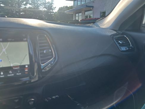 Used 2018 Jeep Compass Limited w/ Navigation Group AWD/4WD image 21