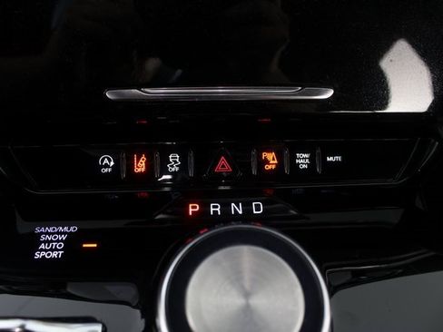 Used 2023 Jeep Wagoneer L Series II image 7