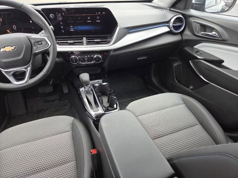 Certified 2025 Chevrolet Trax LT w/ Driver Confidence Package FWD image 30