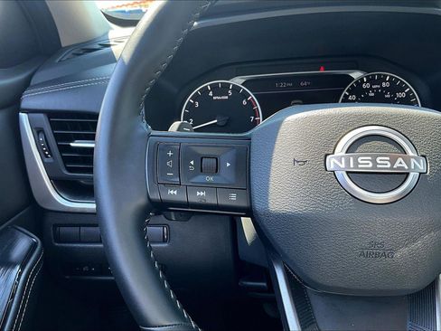 Used 2025 Nissan Rogue SV image 18