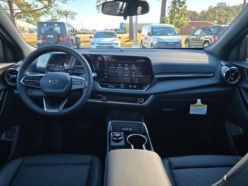 New 2026 Chevrolet Equinox LT w/ Convenience Package II FWD image 12