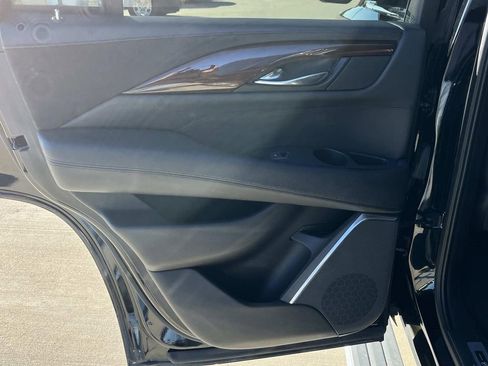 Used 2016 Cadillac Escalade Premium image 19