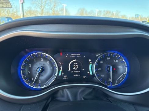 Used 2024 Chrysler Pacifica Touring-L FWD image 33