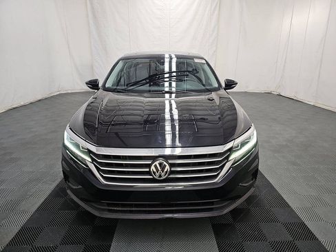 Used 2022 Volkswagen Passat 2.0T SE FWD image 2