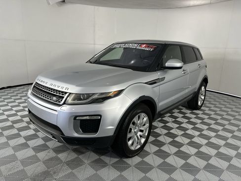 Used 2017 Land Rover Range Rover Evoque SE AWD/4WD image 4
