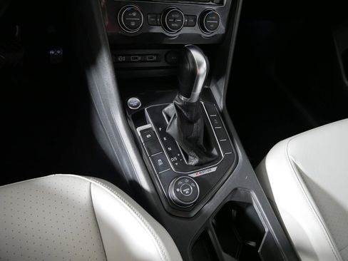 Used 2018 Volkswagen Tiguan SEL image 24