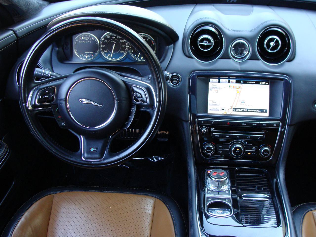 Used 2014 Jaguar XJ R RWD image 9