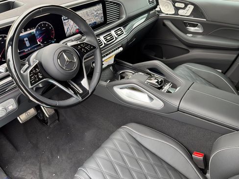 New 2026 Mercedes-Benz Maybach GLS 600 4MATIC image 9