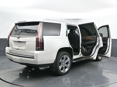 Used 2017 Cadillac Escalade Luxury AWD/4WD image 37