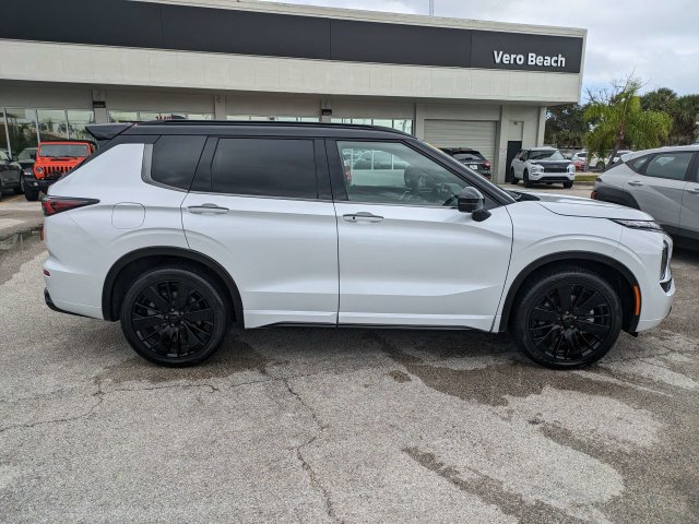 Used 2026 Mitsubishi Outlander SEL Black Edition AWD/4WD image 3