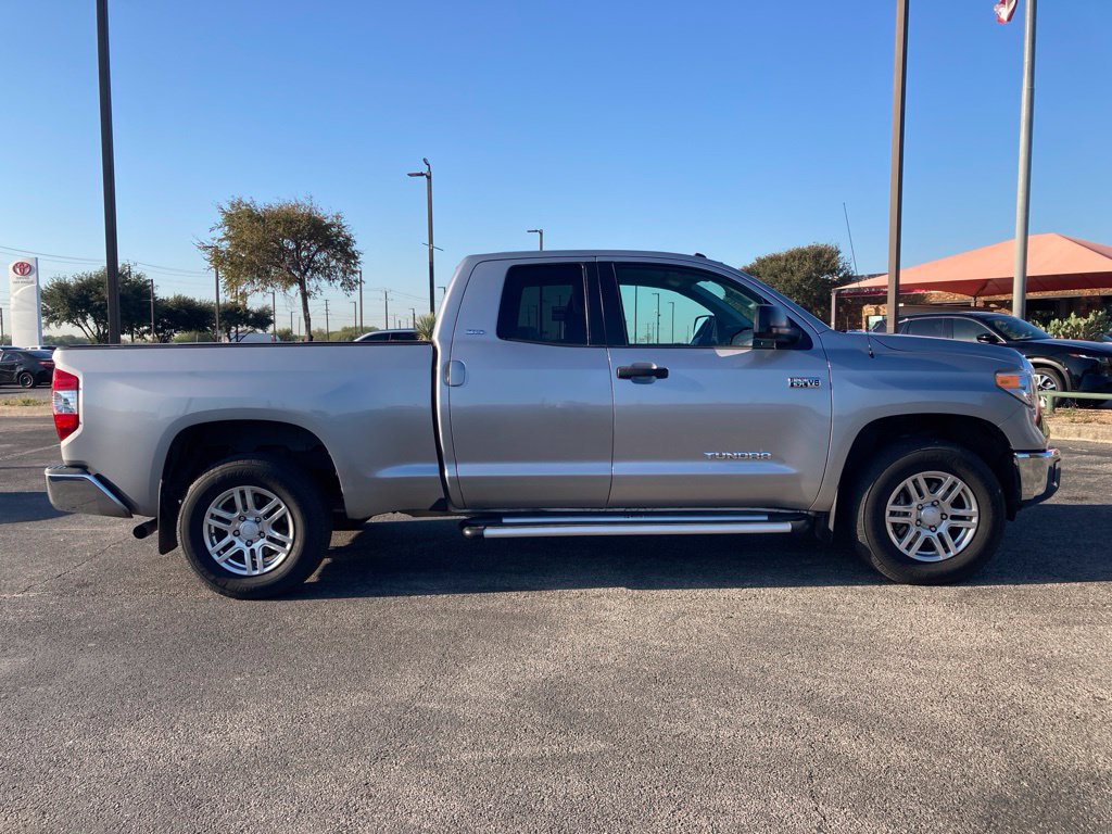 Used 2016 Toyota Tundra SR5 w/ SR5 Upgrade Package AWD/4WD image 3