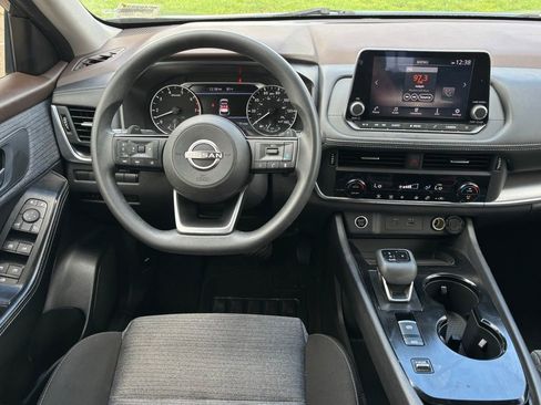 Used 2023 Nissan Rogue SV FWD image 10